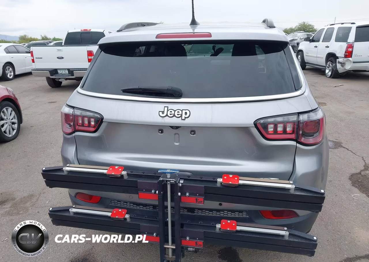 2018 Jeep Compass Latitude Fwd VIN:3C4NJCBBXJT344197 - 16