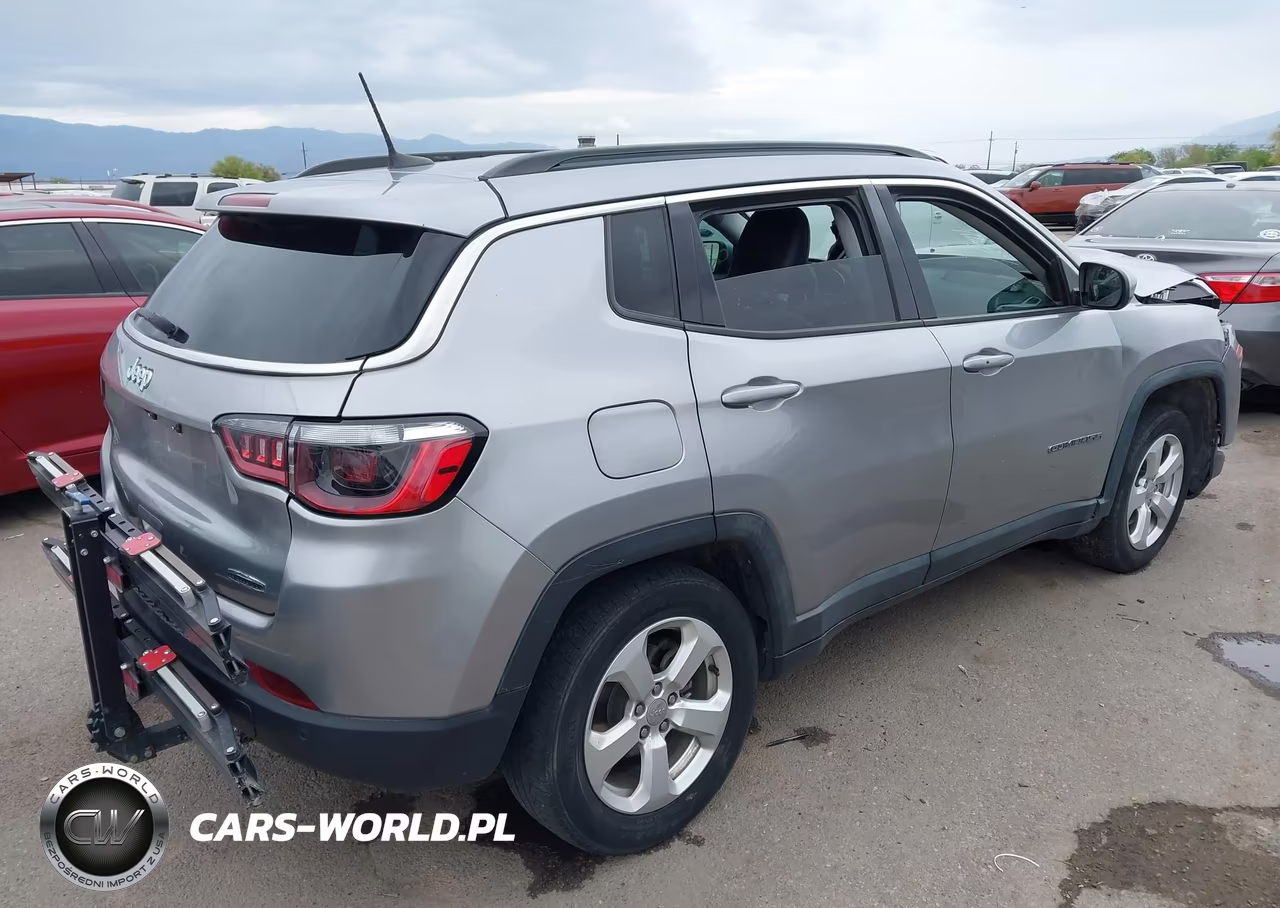 2018 Jeep Compass Latitude Fwd VIN:3C4NJCBBXJT344197 - 4
