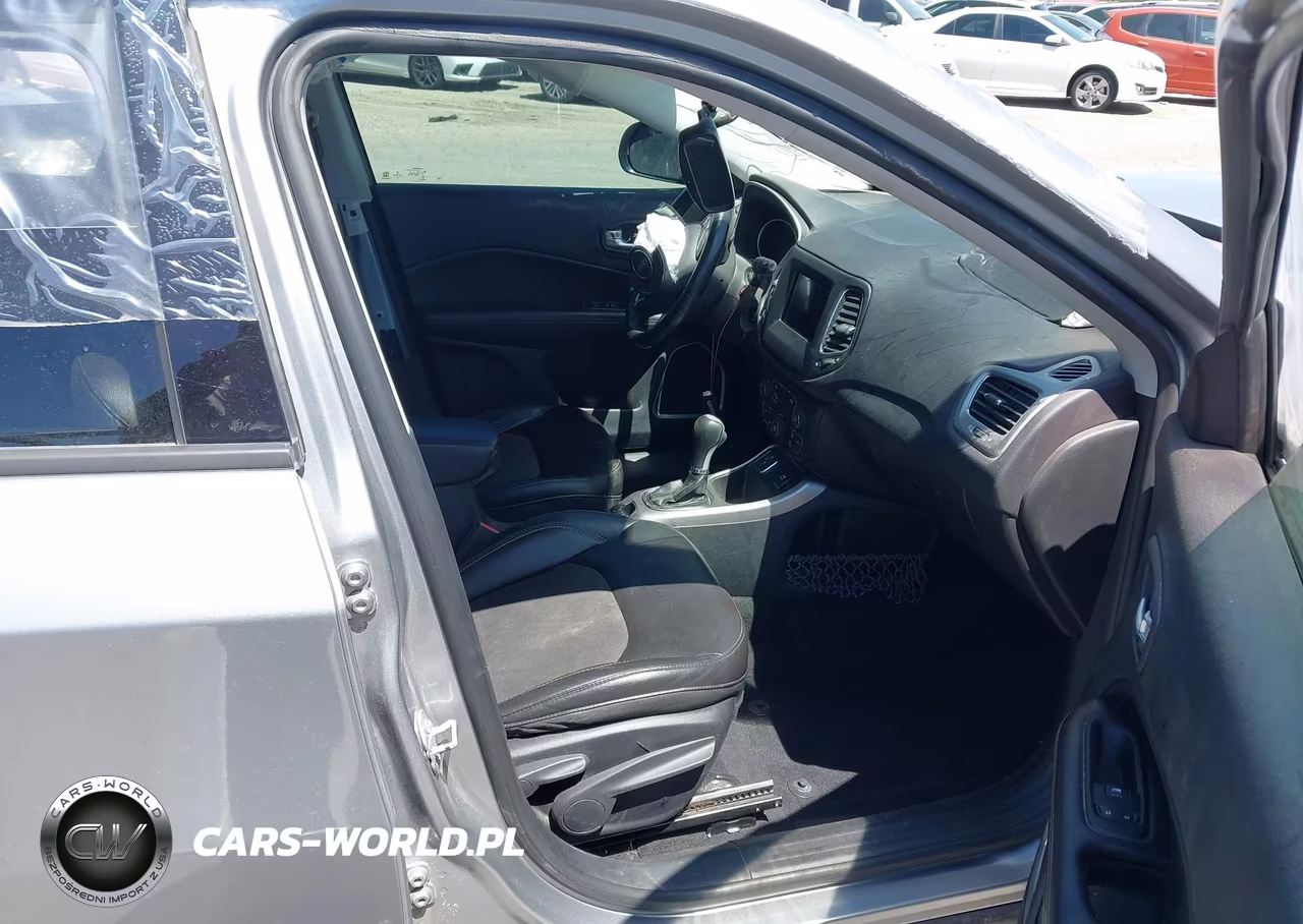 2018 Jeep Compass Latitude Fwd VIN:3C4NJCBBXJT344197 - 5
