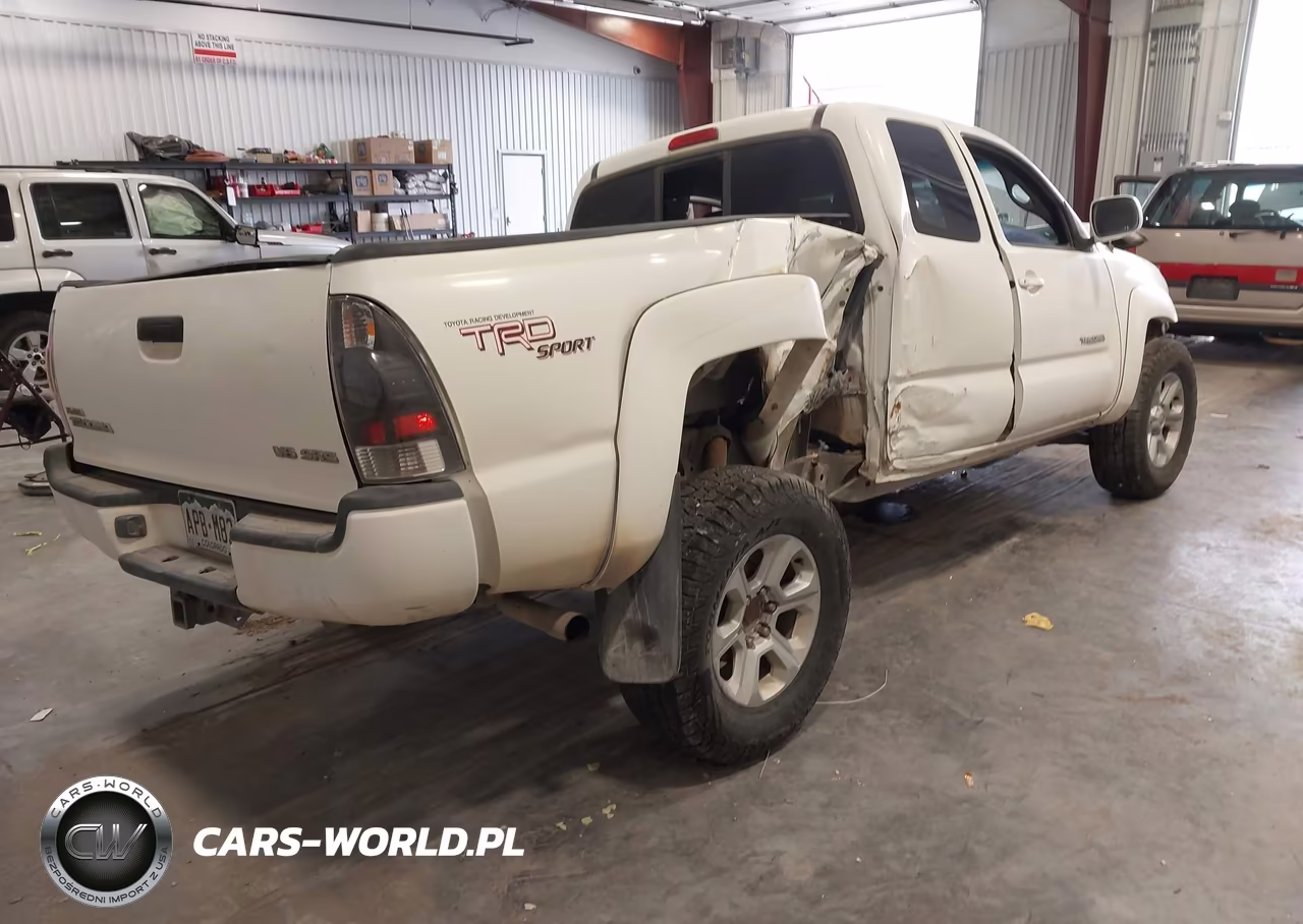 2005 Toyota Tacoma Base V6 VIN:5TEUU42N15Z038219 - 4