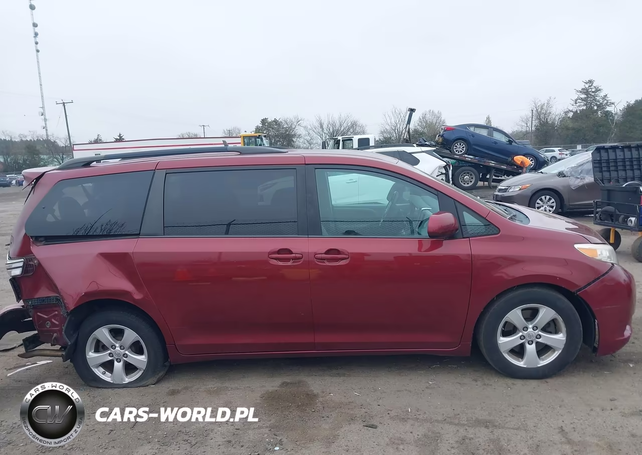 2015 Toyota Sienna Le 8 Passenger VIN:5TDKK3DC1FS556560 - 13