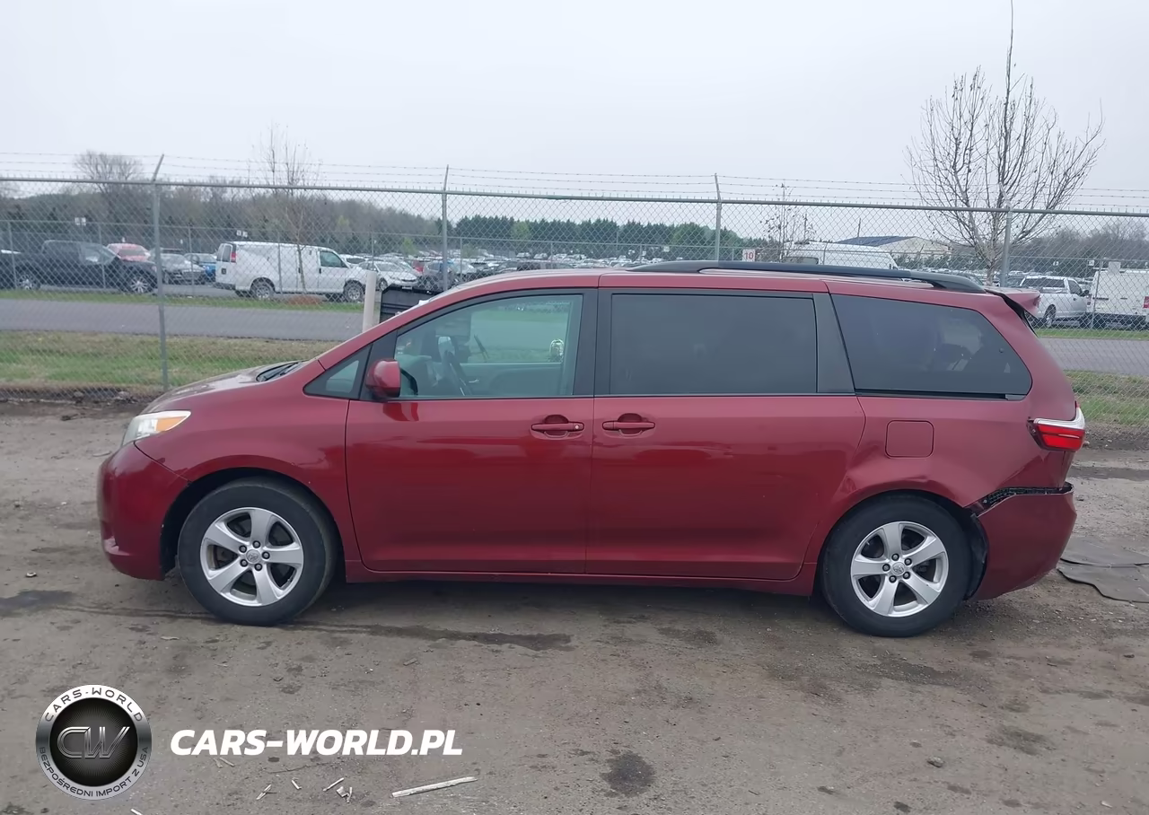 2015 Toyota Sienna Le 8 Passenger VIN:5TDKK3DC1FS556560 - 14