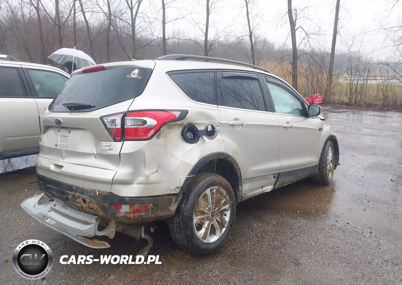 2017 Ford Escape Se VIN:1FMCU9GD4HUC21048 - 4