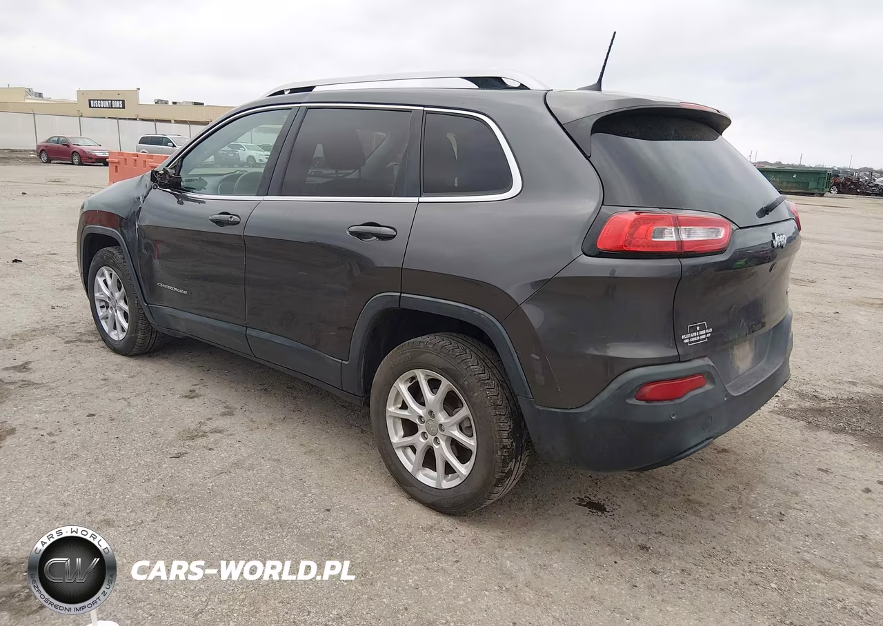 2017 Jeep Cherokee Latitude Fwd VIN:1C4PJLCBXHW586287 - 3