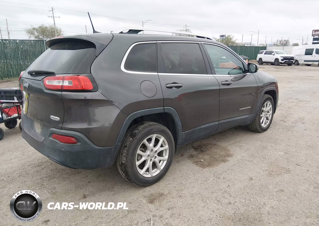 2017 Jeep Cherokee Latitude Fwd VIN:1C4PJLCBXHW586287 - 4