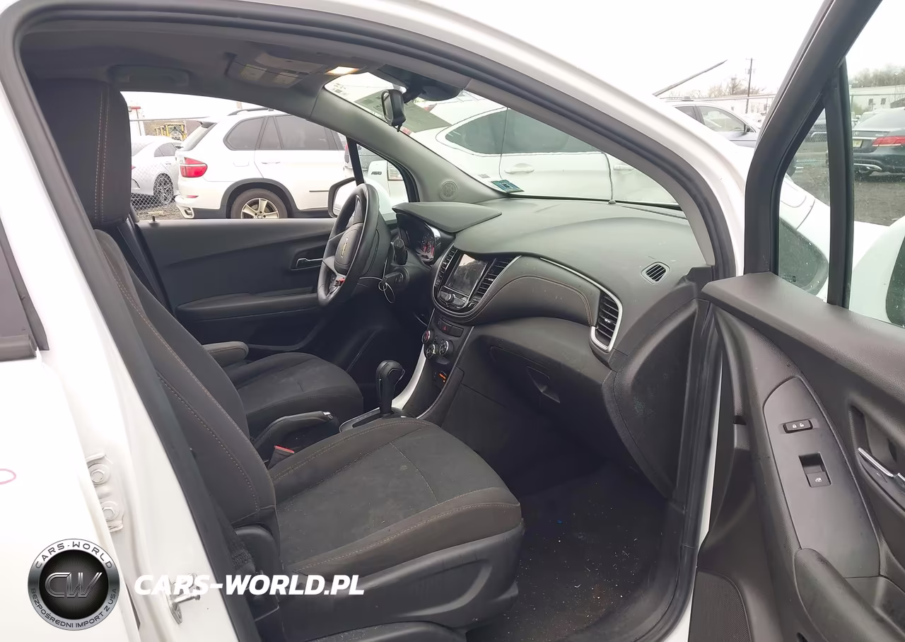 2018 Chevrolet Trax Ls VIN:3GNCJNSB2JL203134 - 5