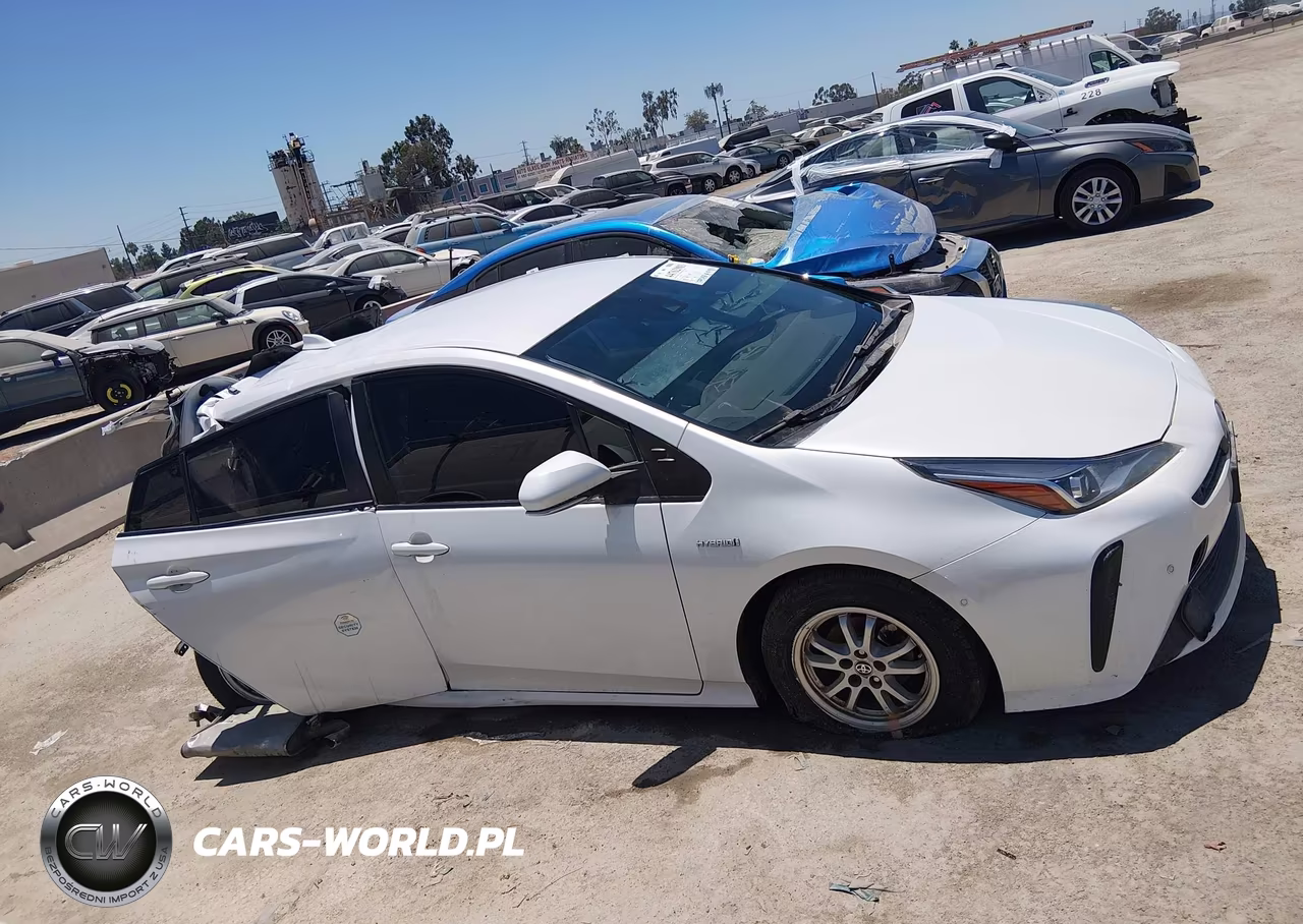 2021 Toyota Prius Le VIN:JTDKAMFU9M3142312 - 13