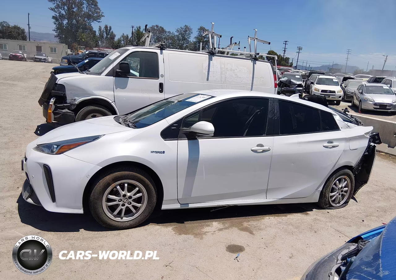 2021 Toyota Prius Le VIN:JTDKAMFU9M3142312 - 14