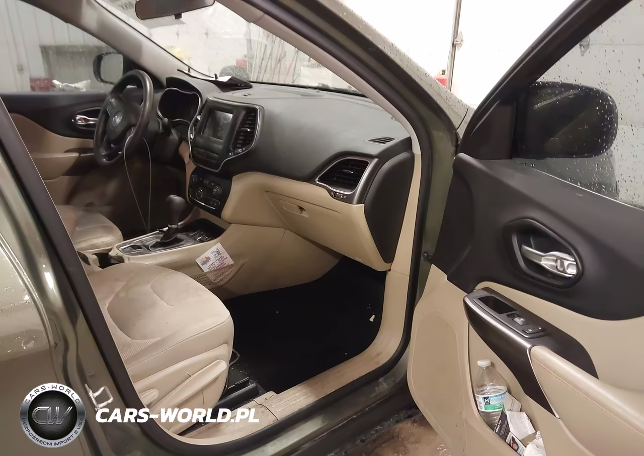 2019 Jeep Cherokee Latitude Fwd VIN:1C4PJLCB0KD348354 - 5