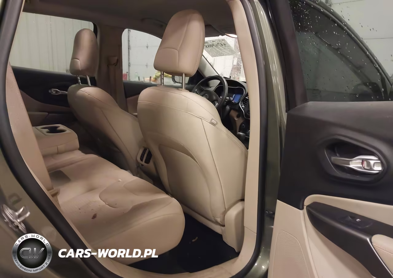 2019 Jeep Cherokee Latitude Fwd VIN:1C4PJLCB0KD348354 - 8
