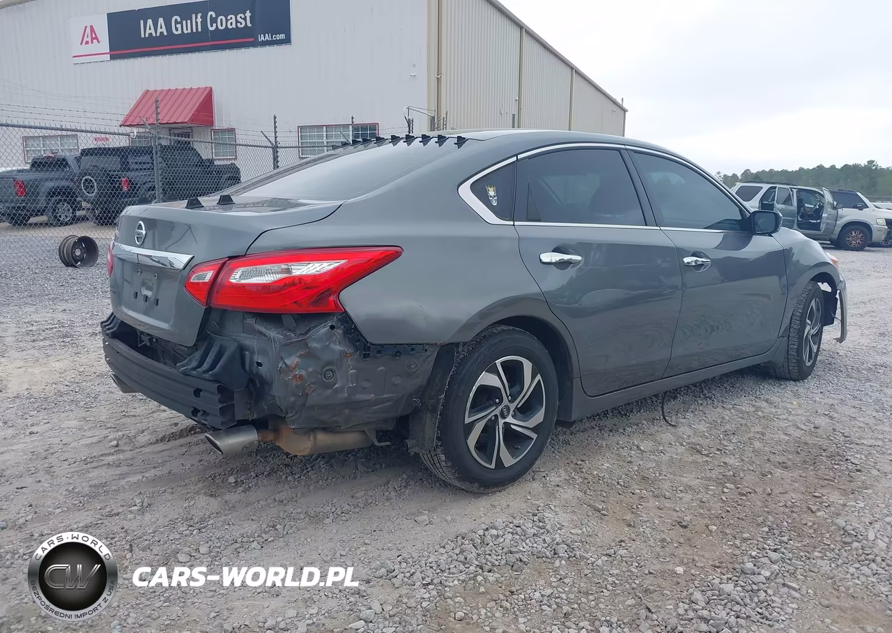 2017 Nissan Altima 2.5 S VIN:1N4AL3AP4HN348347 - 4