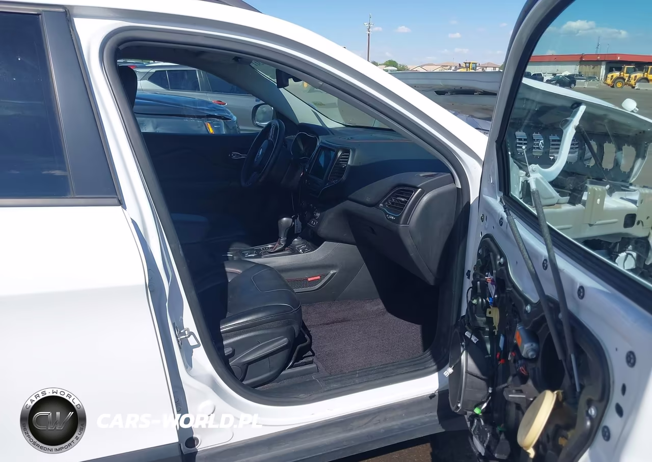 2019 Jeep Cherokee Trailhawk 4X4 VIN:1C4PJMBN4KD157747 - 5