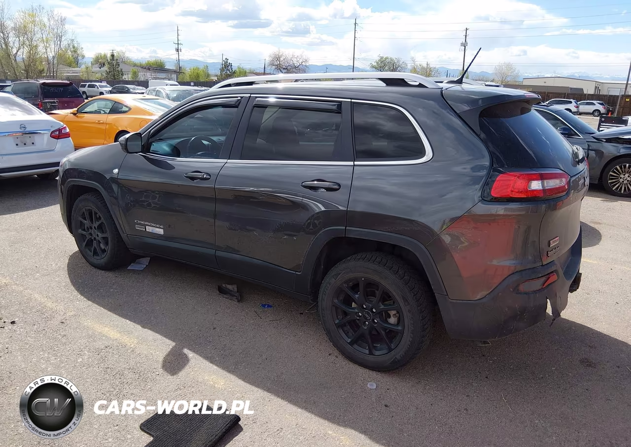 2016 Jeep Cherokee Latitude VIN:1C4PJLCB3GW338719 - 3