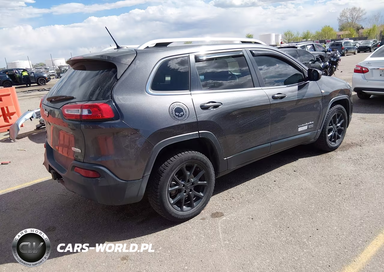 2016 Jeep Cherokee Latitude VIN:1C4PJLCB3GW338719 - 4