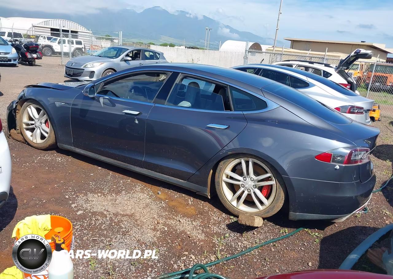 2015 Tesla Model S 85D-P85D VIN:5YJSA1H45FF083955 - 3