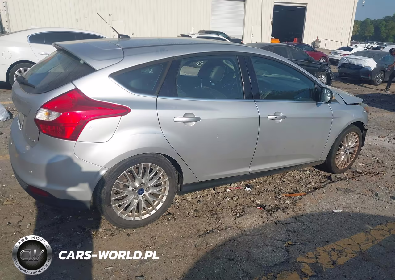 2014 Ford Focus Titanium VIN:1FADP3N23EL125711 - 4