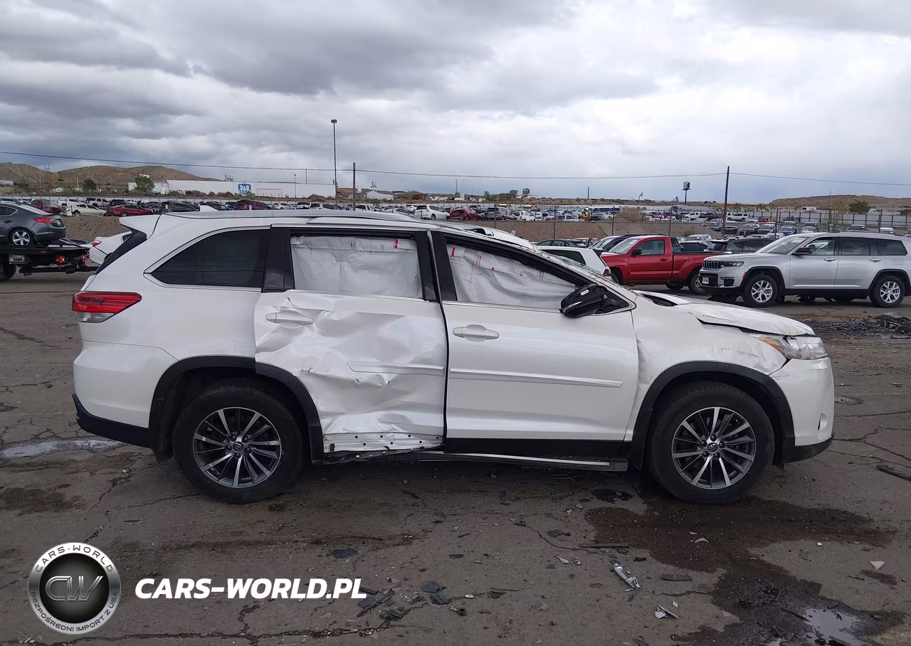 2019 Toyota Highlander Xle VIN:5TDJZRFH9KS584829 - 13