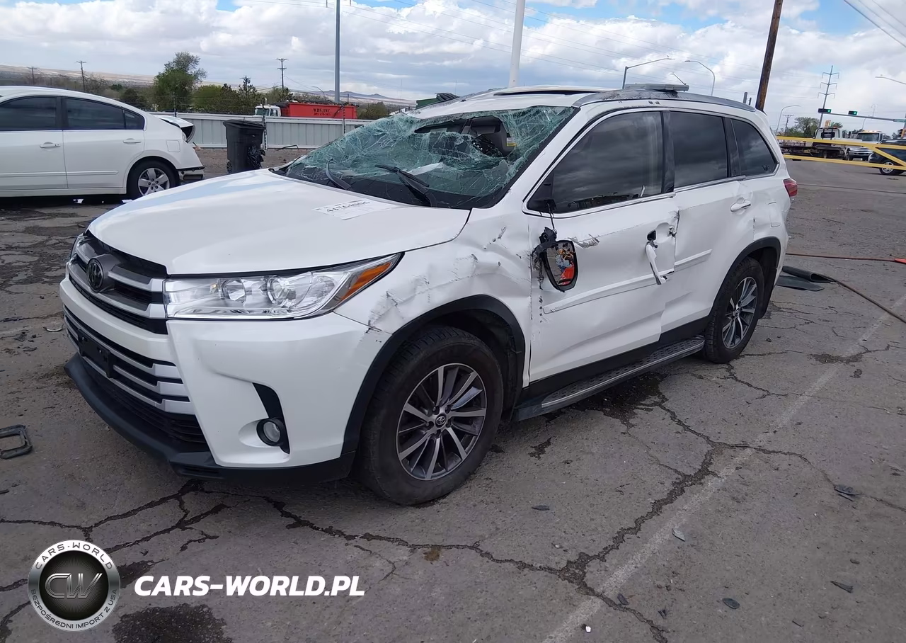 2019 Toyota Highlander Xle VIN:5TDJZRFH9KS584829 - 2