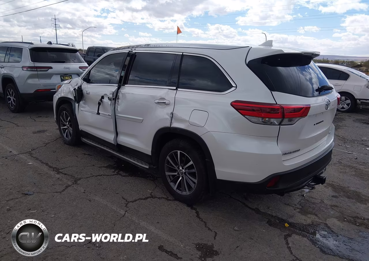 2019 Toyota Highlander Xle VIN:5TDJZRFH9KS584829 - 3