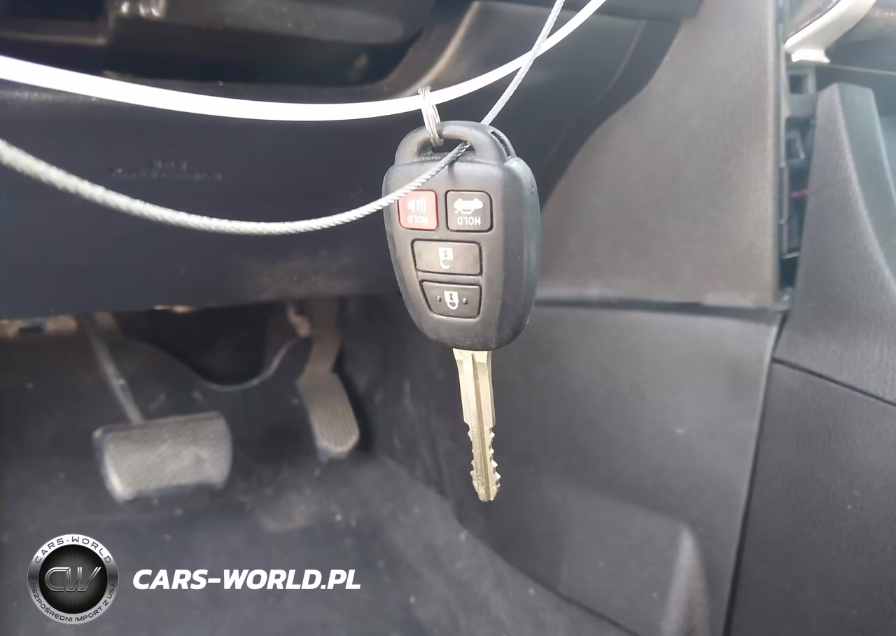 2018 Toyota Corolla Le VIN:5YFBURHE7JP779325 - 11