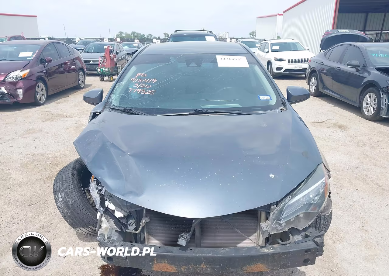 2018 Toyota Corolla Le VIN:5YFBURHE7JP779325 - 12