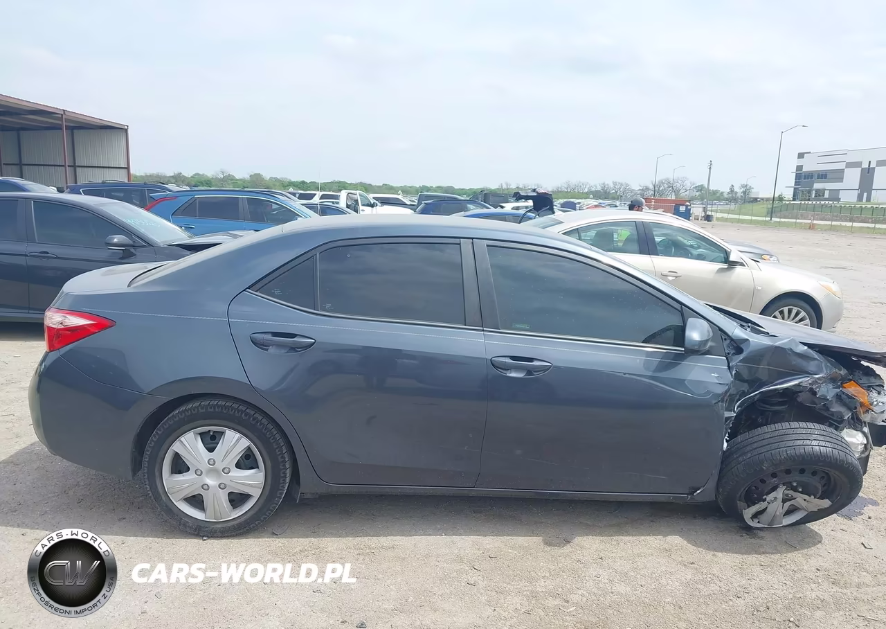 2018 Toyota Corolla Le VIN:5YFBURHE7JP779325 - 13