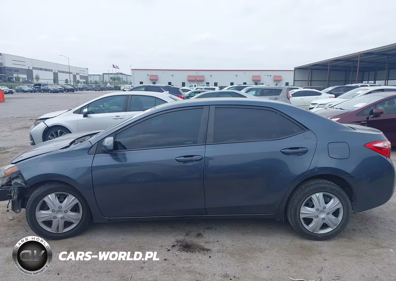2018 Toyota Corolla Le VIN:5YFBURHE7JP779325 - 14