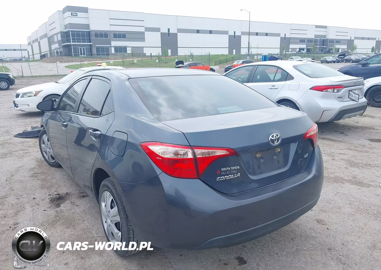 2018 Toyota Corolla Le VIN:5YFBURHE7JP779325 - 3