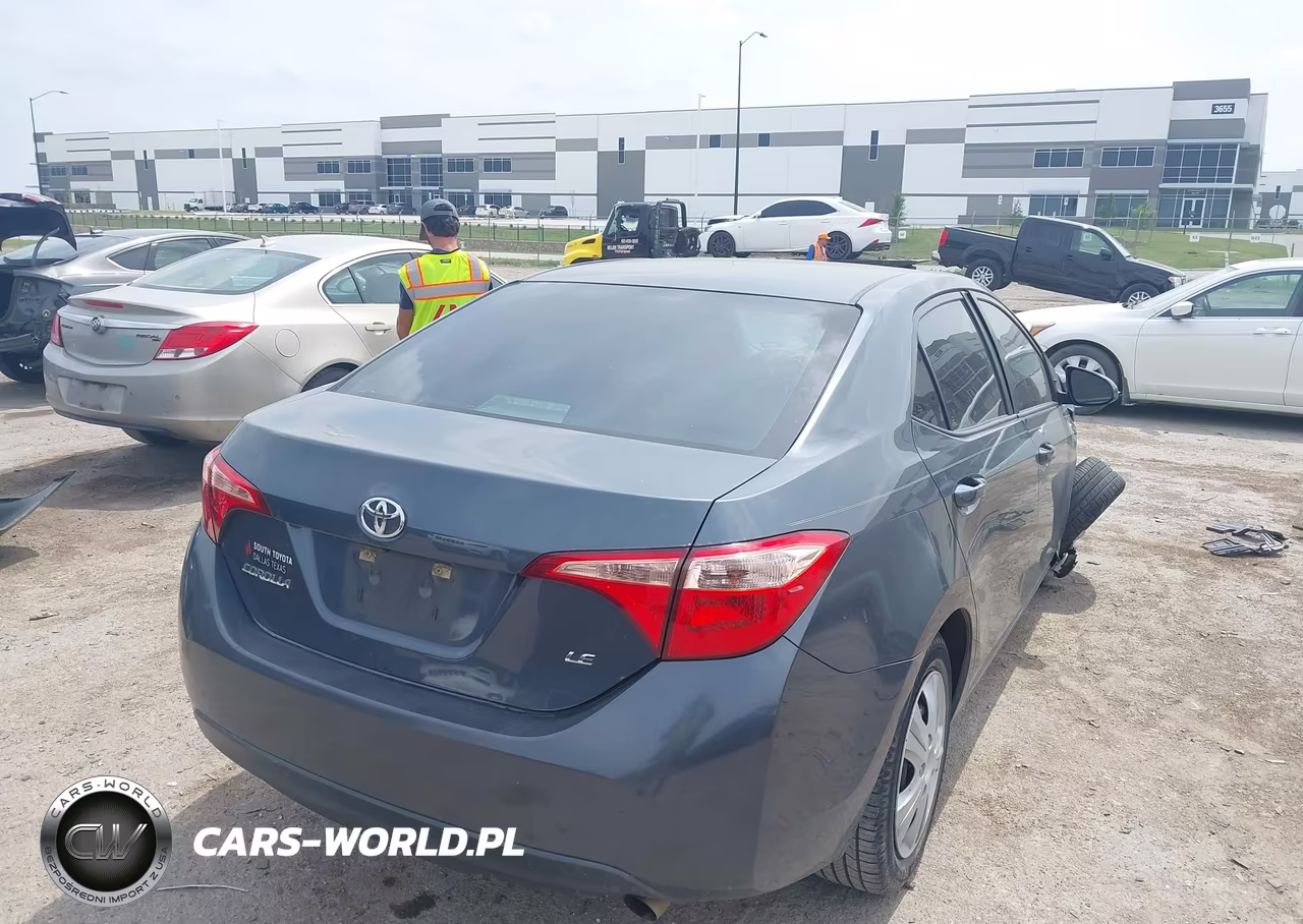 2018 Toyota Corolla Le VIN:5YFBURHE7JP779325 - 4