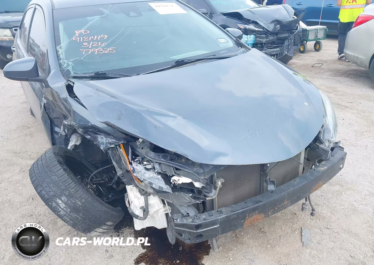 2018 Toyota Corolla Le VIN:5YFBURHE7JP779325 - 6
