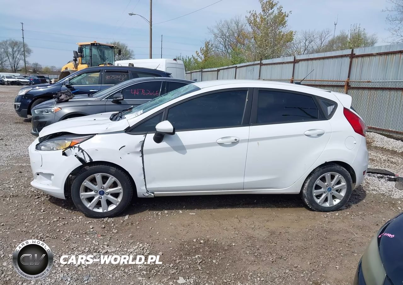 2015 Ford Fiesta S VIN:3FADP4TJ7FM168819 - 14