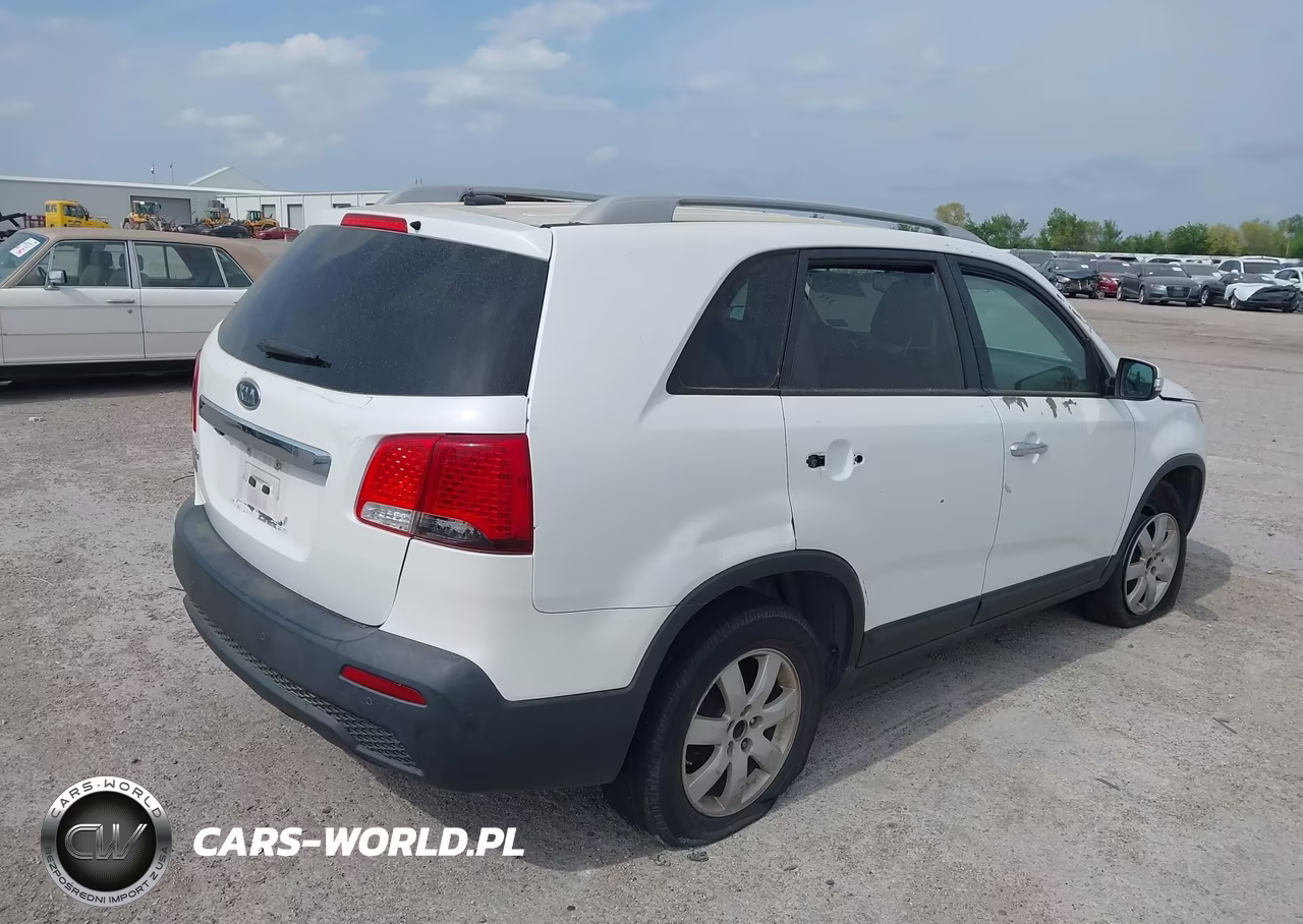 2011 Kia Sorento Lx VIN:5XYKT3A13BG158502 - 4