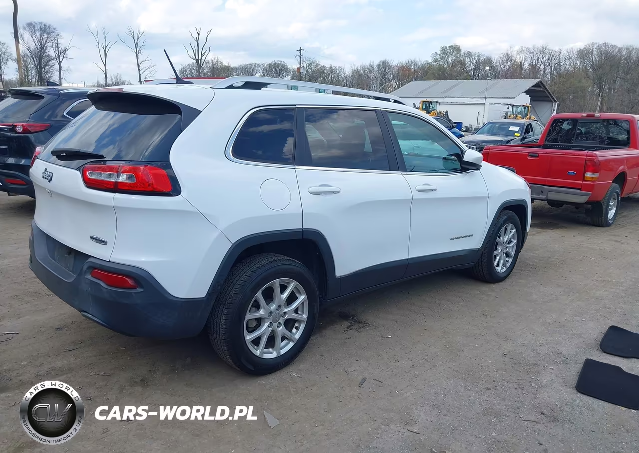 2015 Jeep Cherokee Latitude VIN:1C4PJLCB7FW627648 - 4