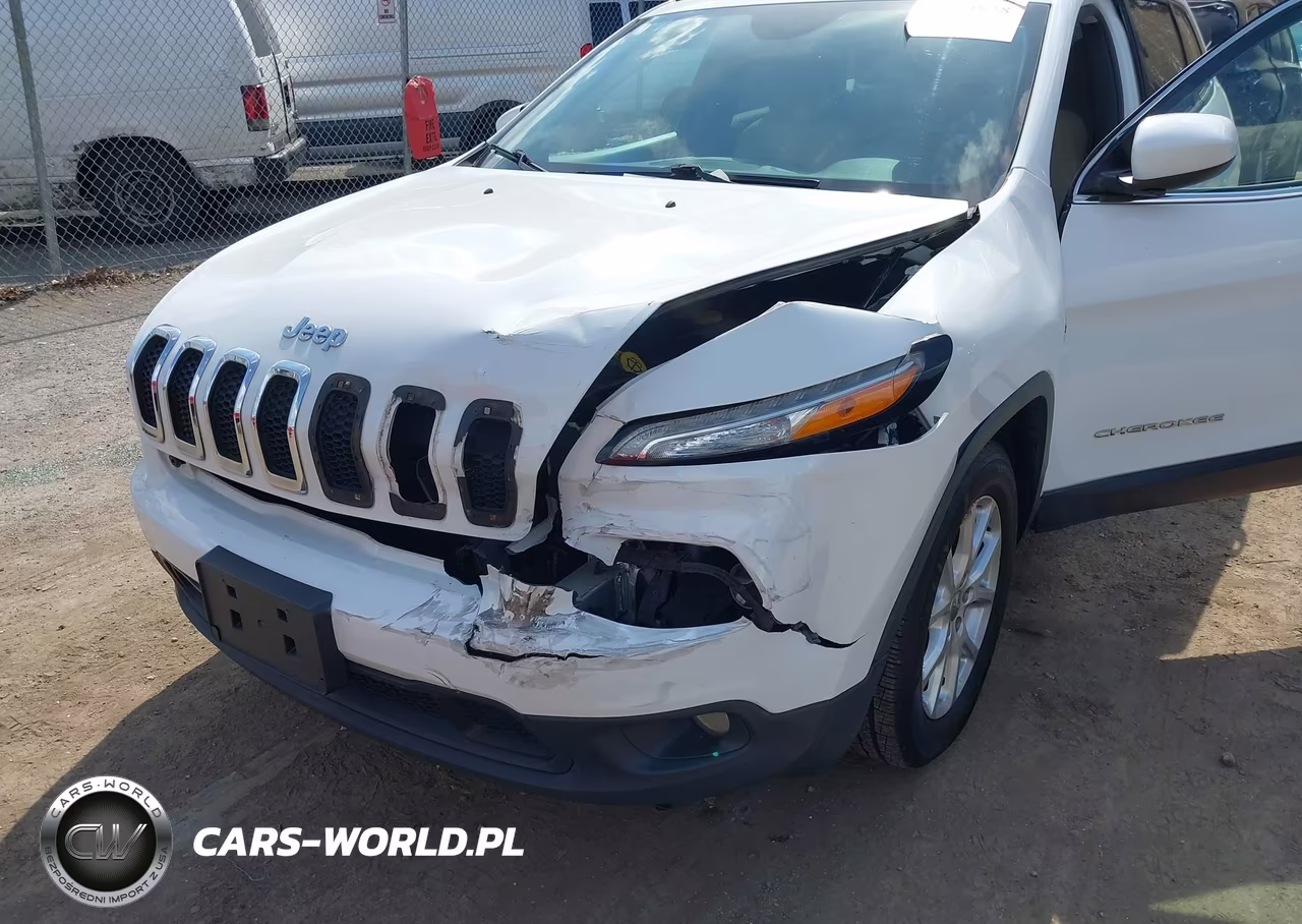 2015 Jeep Cherokee Latitude VIN:1C4PJLCB7FW627648 - 6