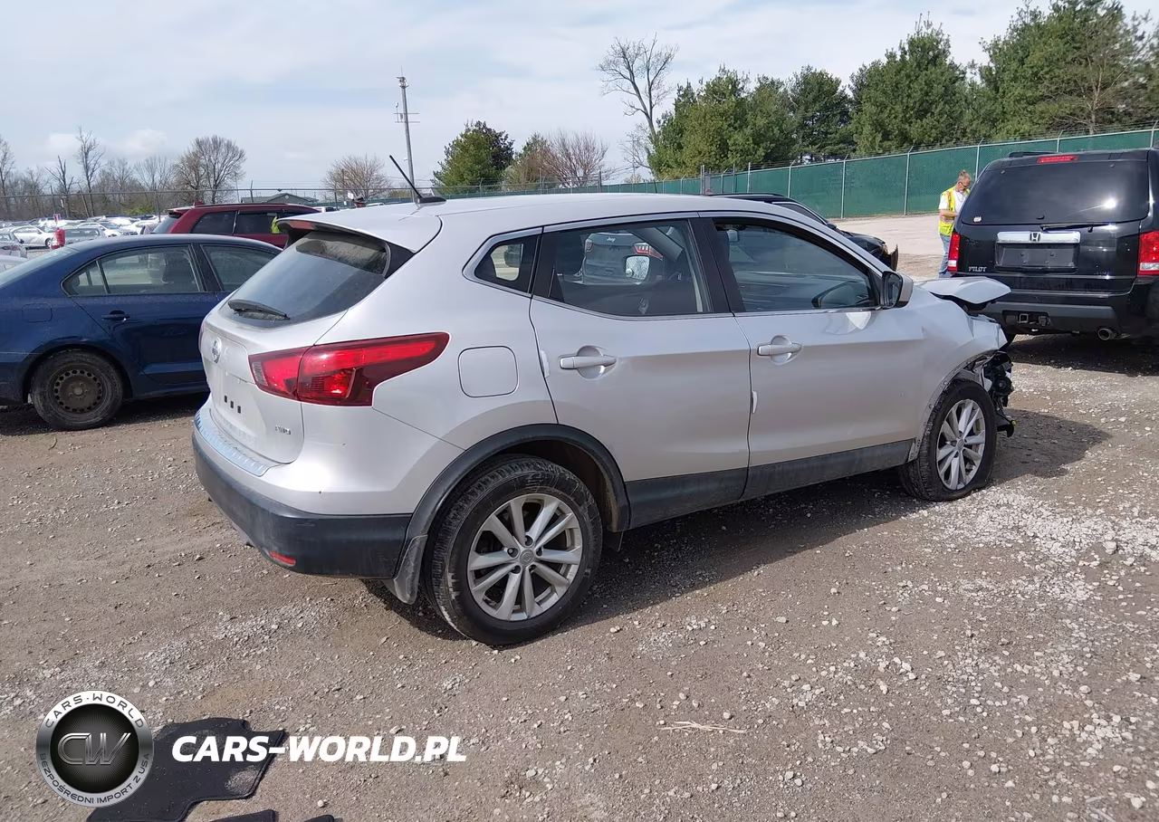 2018 Nissan Rogue Sport S VIN:JN1BJ1CR1JW253156 - 4