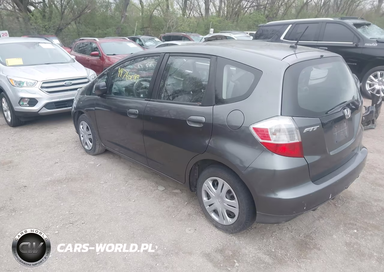 2011 Honda Fit VIN:JHMGE8H32BC013412 - 3
