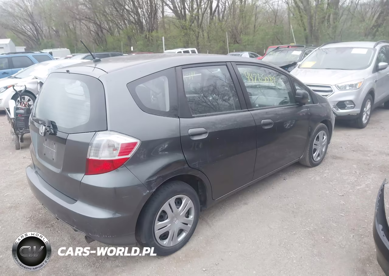 2011 Honda Fit VIN:JHMGE8H32BC013412 - 4