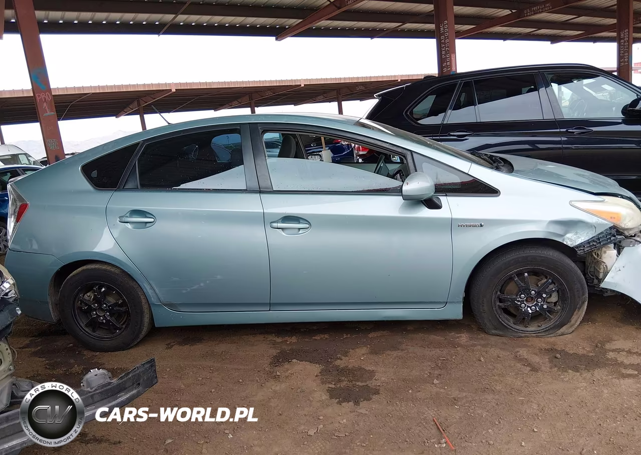 2013 Toyota Prius Three VIN:JTDKN3DU6D5653644 - 14
