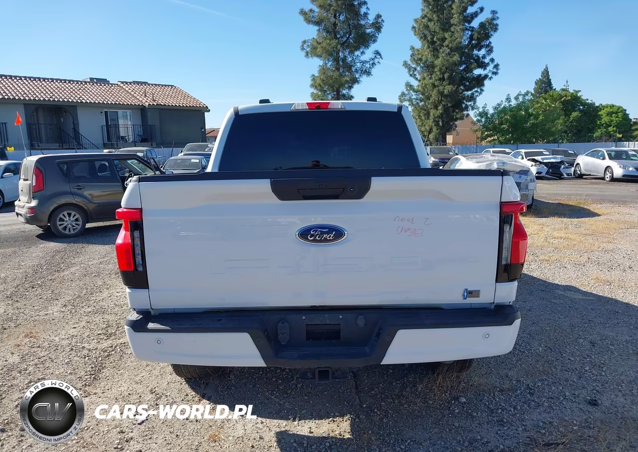 2022 Ford F-150 Lightning Xlt VIN:1FTVW1ELXNWG12806 - 16
