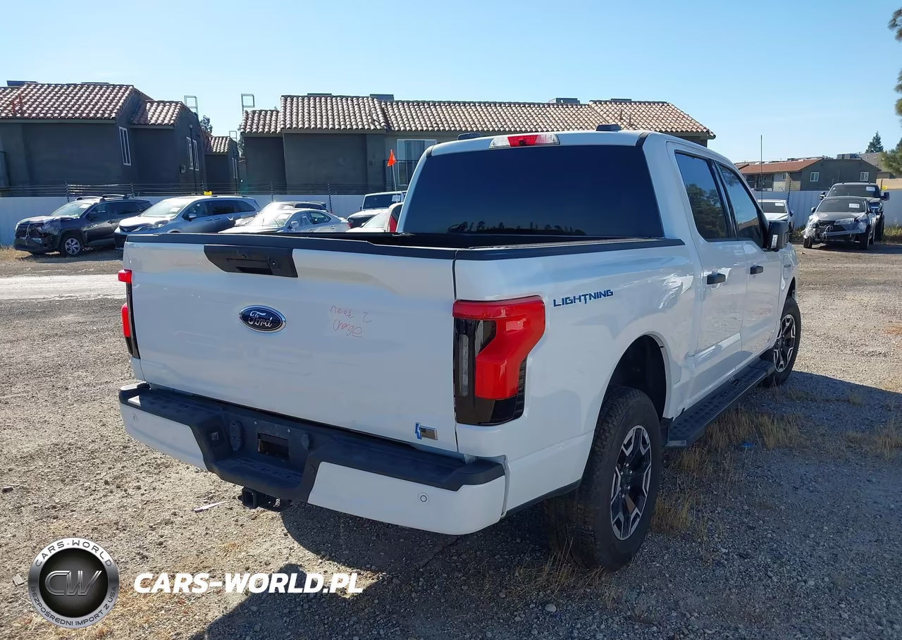 2022 Ford F-150 Lightning Xlt VIN:1FTVW1ELXNWG12806 - 4