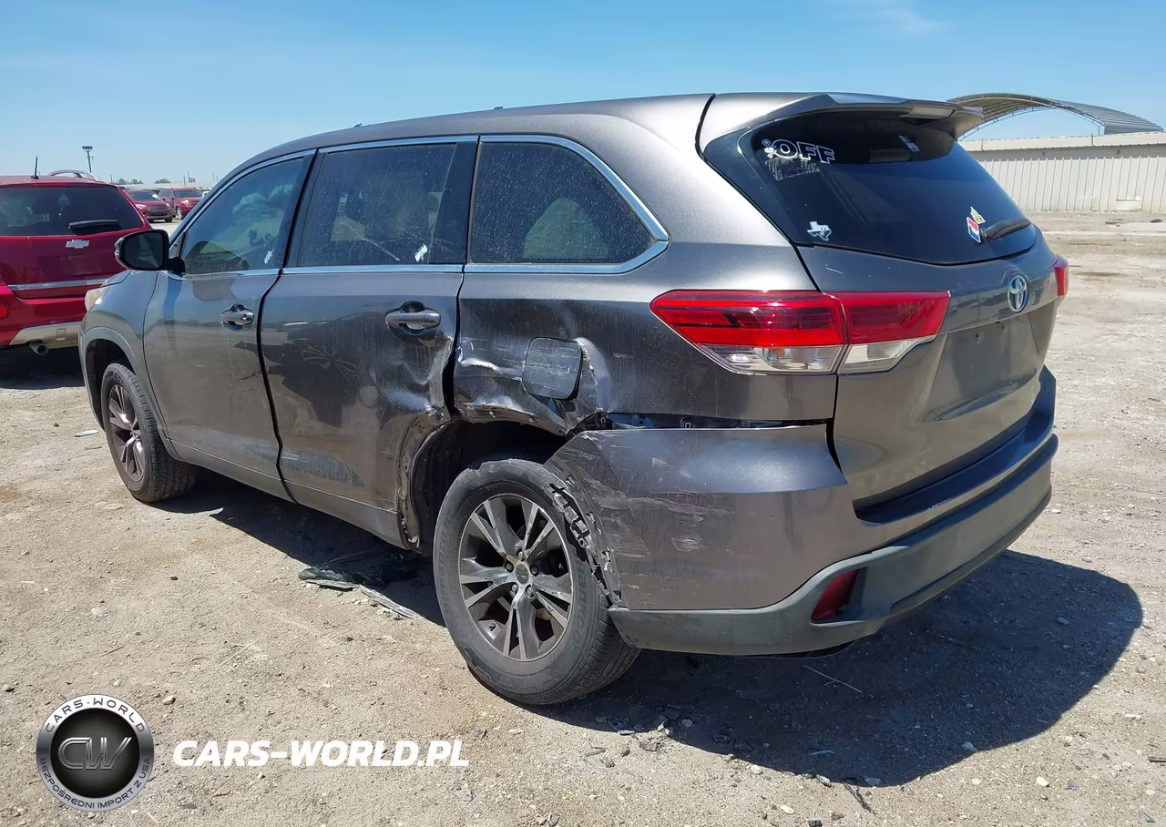 2019 Toyota Highlander Le VIN:5TDZARFH6KS044851 - 3