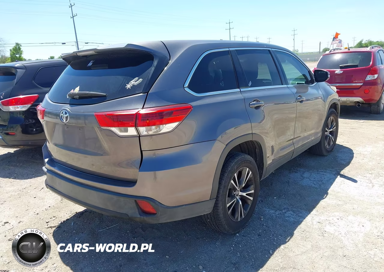 2019 Toyota Highlander Le VIN:5TDZARFH6KS044851 - 4