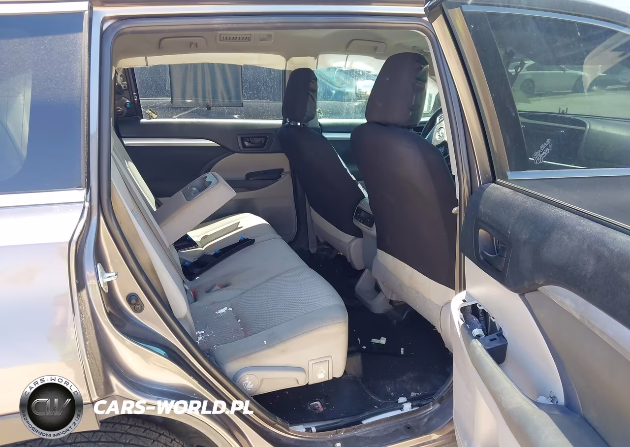 2019 Toyota Highlander Le VIN:5TDZARFH6KS044851 - 8