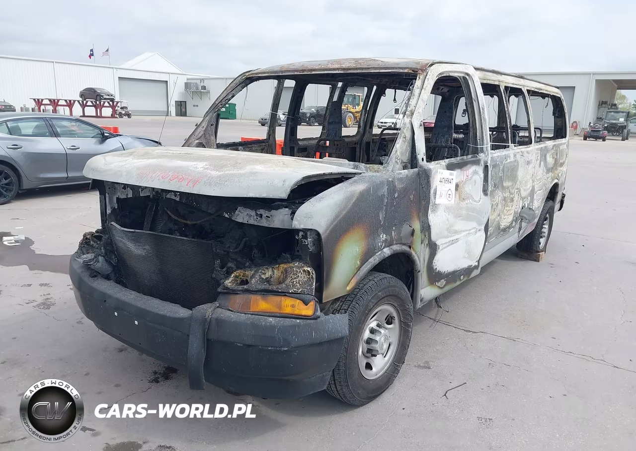 2020 Chevrolet Express Passenger Rwd 3500 Extended Wheelbase Ls VIN:1GAZGNFP9L1235976 - 2