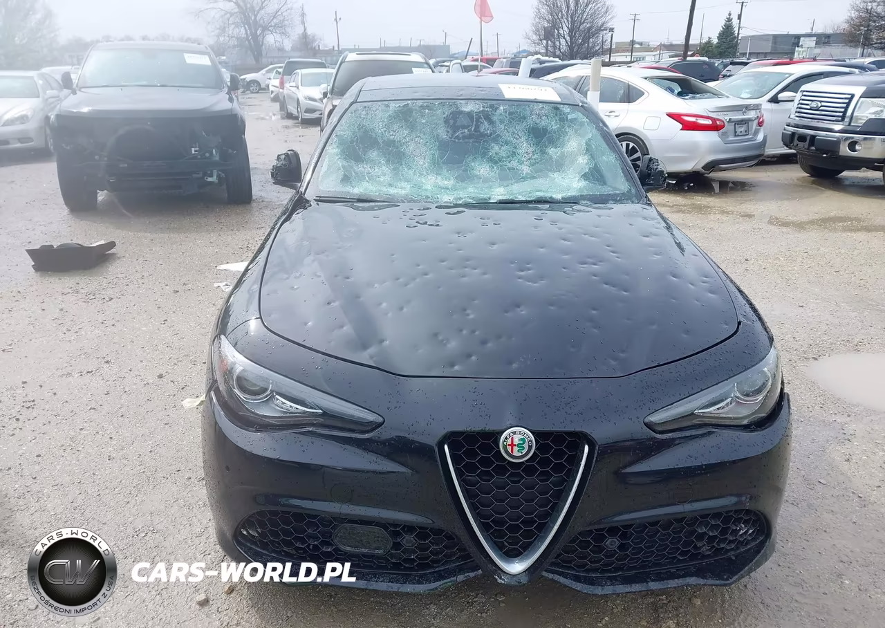 2018 Alfa Romeo Giulia Ti Sport VIN:ZARFAEEN6J7565120 - 12