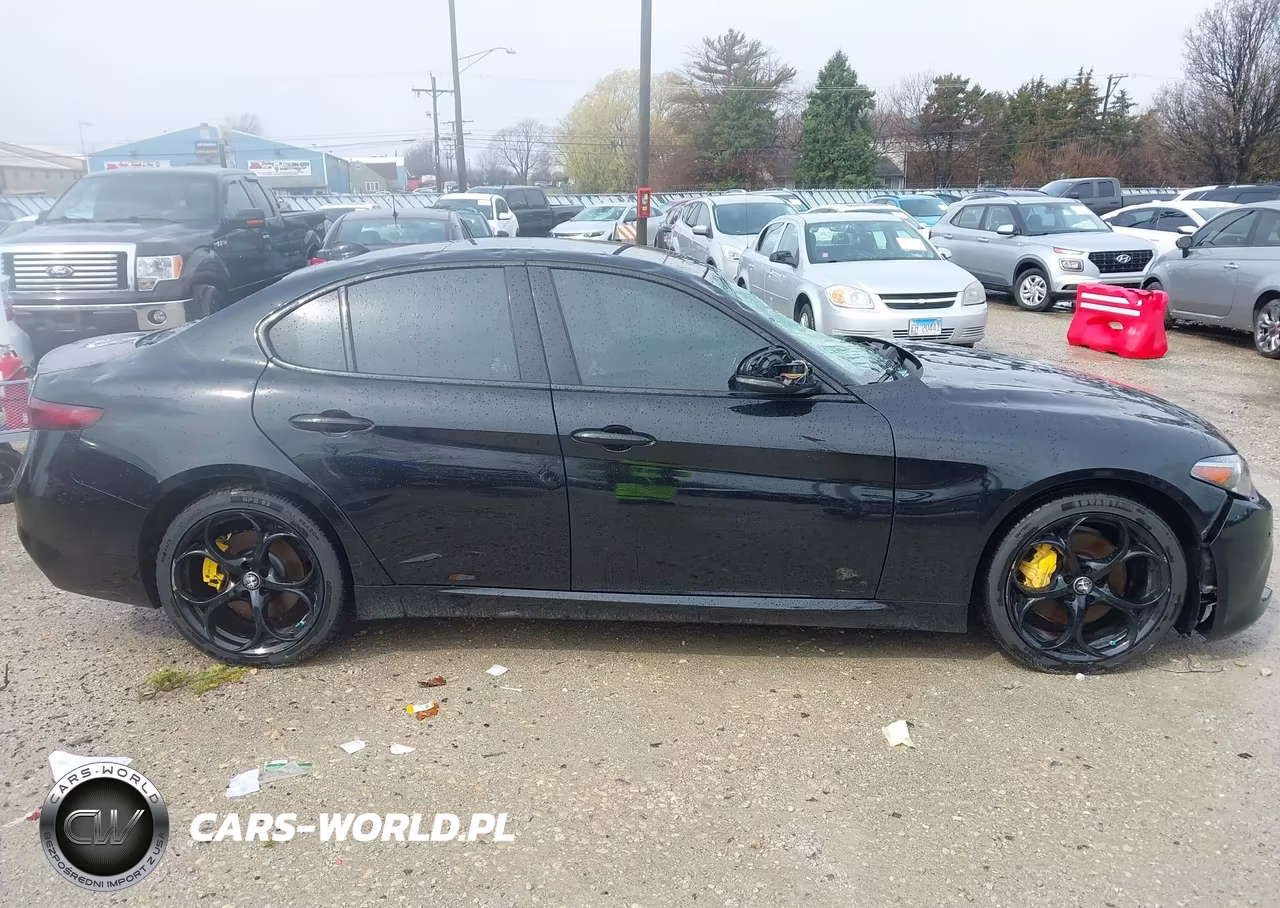 2018 Alfa Romeo Giulia Ti Sport VIN:ZARFAEEN6J7565120 - 13