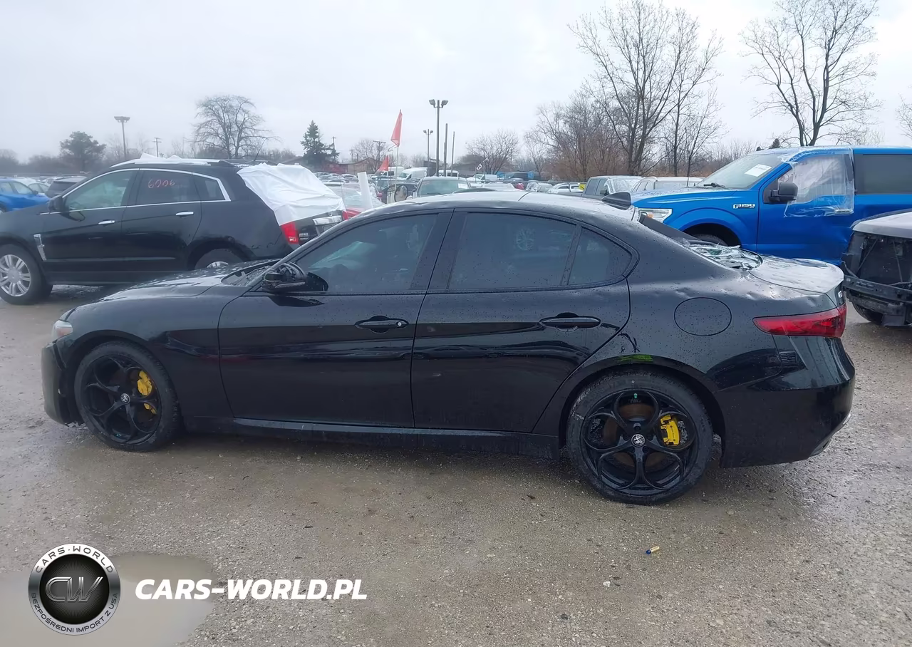 2018 Alfa Romeo Giulia Ti Sport VIN:ZARFAEEN6J7565120 - 14