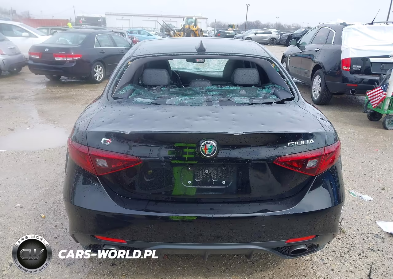 2018 Alfa Romeo Giulia Ti Sport VIN:ZARFAEEN6J7565120 - 16