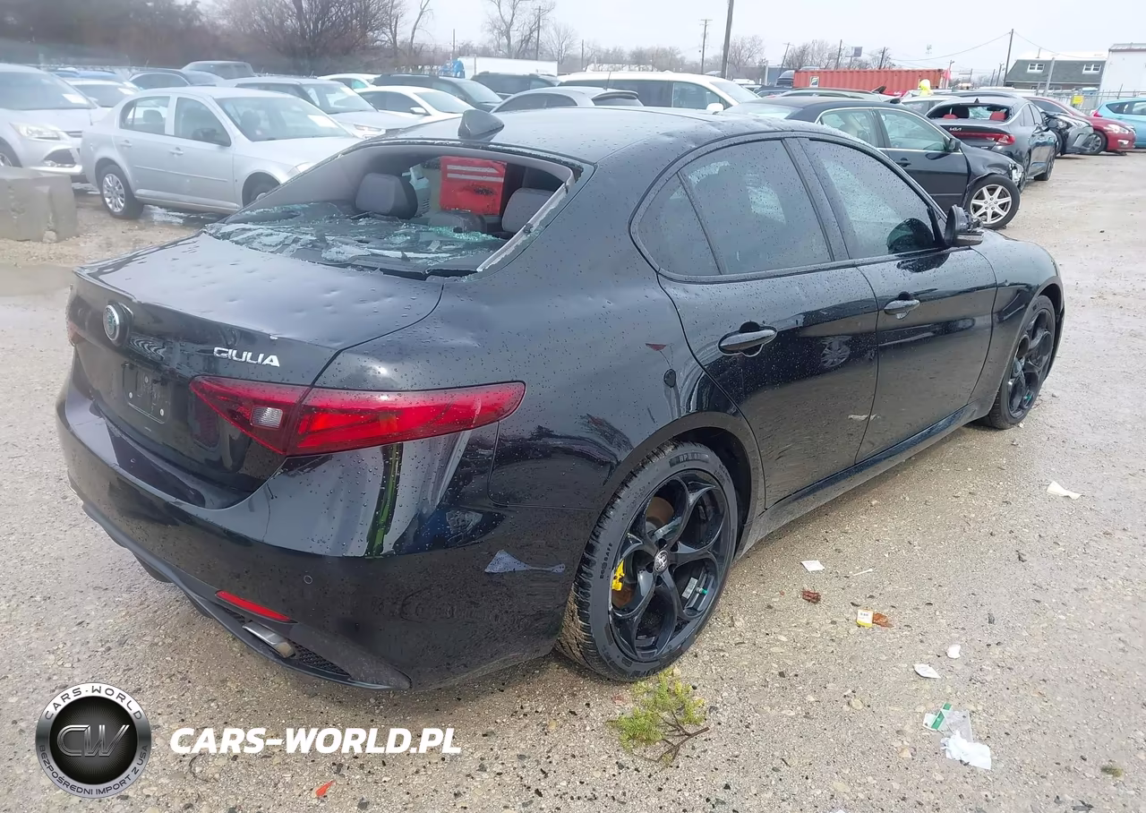 2018 Alfa Romeo Giulia Ti Sport VIN:ZARFAEEN6J7565120 - 4