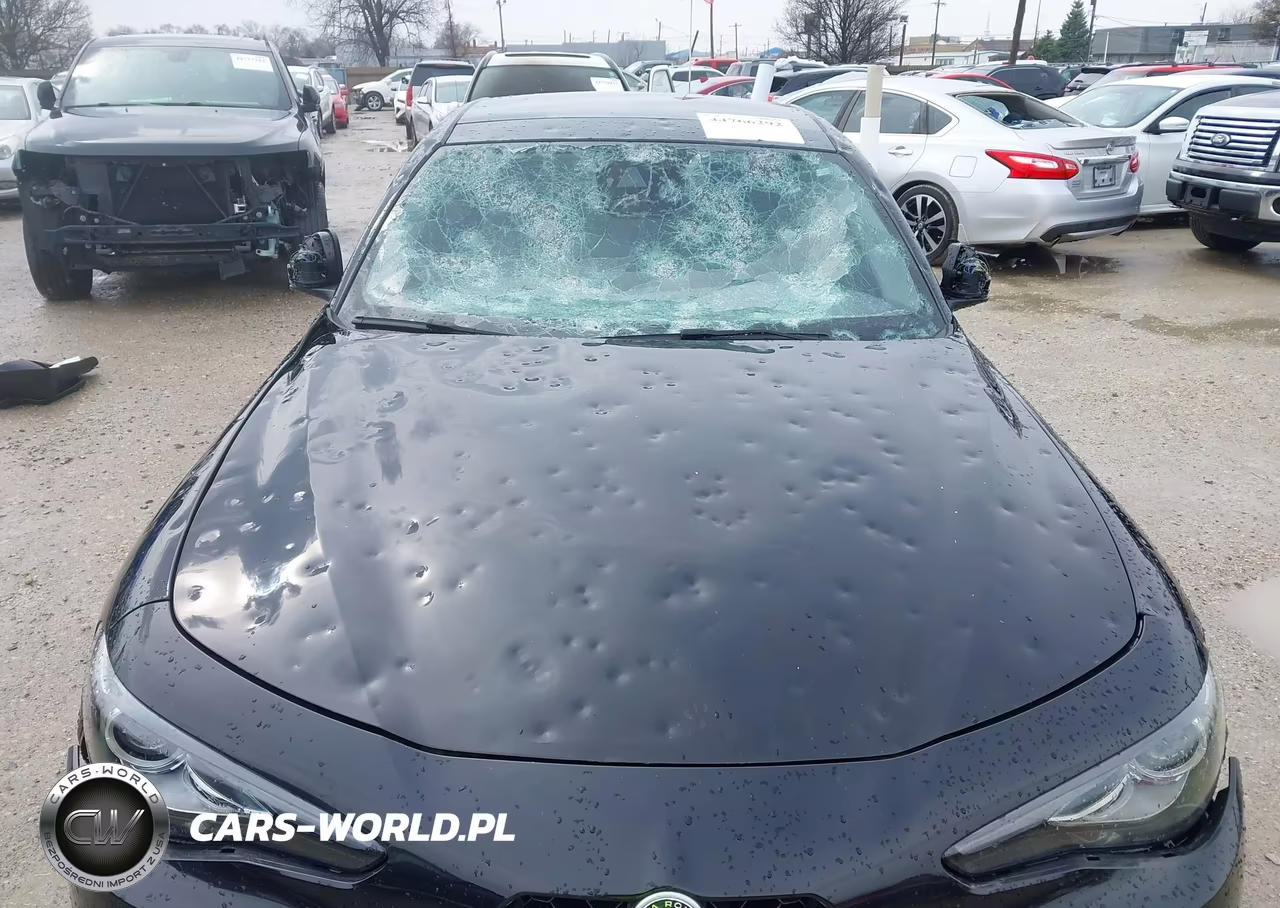 2018 Alfa Romeo Giulia Ti Sport VIN:ZARFAEEN6J7565120 - 6